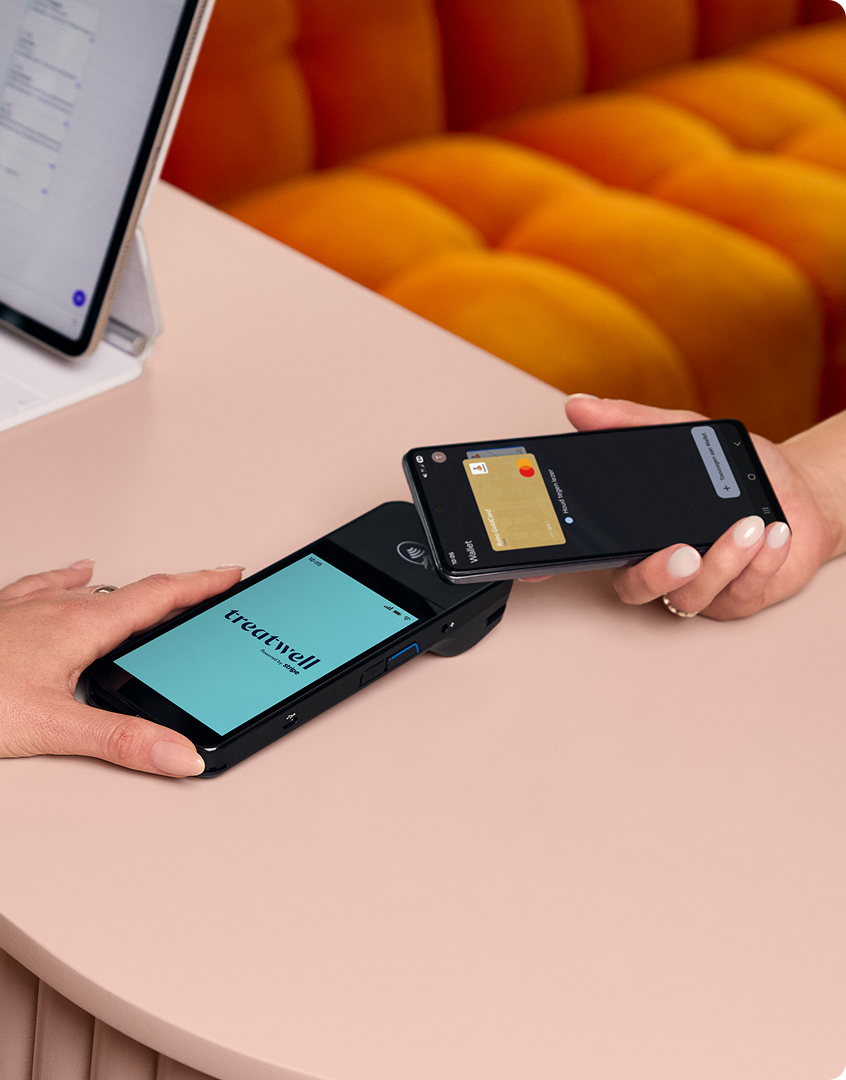 Contactloze betaling met een Treatwell Pay-betaalterminal, transactie voltooid